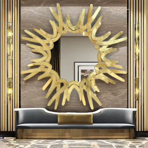 Miroir en forme de cœur aux tons chauds avec des détails raffinés, idéal pour les thèmes traditionnels et contemporains. - Product Image 6