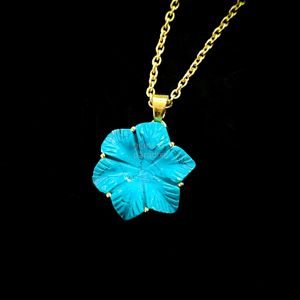 Colgante de Plata de Ley 925 con Turquesa Azul Tallada a Mano en Forma de Flor, Bañado en Oro Vermeil, con Gema de Turquesa Azul, Cristal Tallado a Mano, Venta al por Mayor - Product Image 3