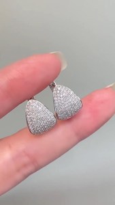 Boucles d'oreilles créoles pavées de moissanite taille ronde pour femme, en argent 925, bijoux fins, cadeau de fiançailles pour femme - Product Image 4