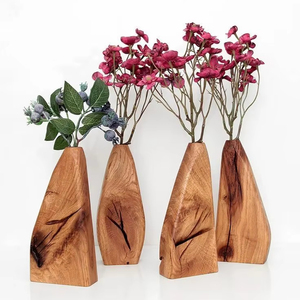 Vase à fleurs en bois artisanal écologique, conçu pour une décoration intérieure naturelle, avec une finition durable et un attrait artistique - Product Image 1