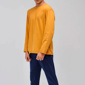 Camiseta de Algodón de Manga Larga para Hombre, Cuello Redondo, Color Sólido, Corte Regular, Estilo Casual, Logotipo Frontal Personalizable, Amarillo Mostaza - Product Image 1