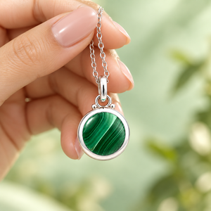 Collar de Plata de Ley 925 con Malaquita, Colgante Redondo Verde Cabujón, Cadena de Eslabones, Joyería para Compromiso, Boda o Fiesta - Product Image 4