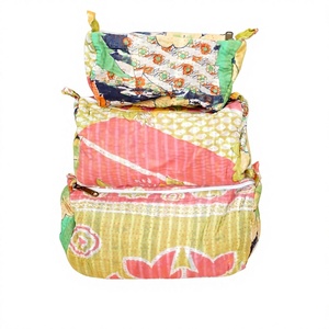 Lot de 3 trousses de toilette Kantha 100 % coton avec fermeture éclair et pompons – Modernes, grandes, légères, écologiques et portables pour femmes - Product Image 1