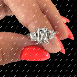 Bague la plus vendue pour femmes, avec un éclat brillant, idéale pour les mariages, les fiançailles et les soirées. Disponible pour l'exportation, prix depuis l'Inde. - Product Image 2