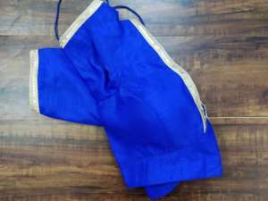 Elegante Blusa Corta de Manga Corta con Cuello en V, 100% Poliéster Tejido, Color Azul Rey, Estilo Saree, para Mujer, Lavado a la Piedra, Otoño Invierno, Boda - Product Image 3