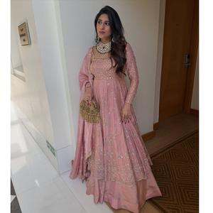 Vestido Clásico para Mujer con Delicado Trabajo Artesanal, Ideal para Ceremonias Religiosas, Funciones Tradicionales y Eventos Sociales al por Mayor - Product Image 3