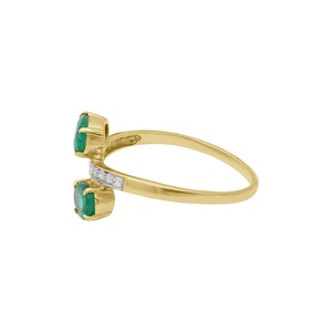 Bague de fiançailles en or jaune massif 18 carats avec émeraude ovale naturelle et diamant, style croisé à deux pierres, Memoria Jewels - Product Image 4