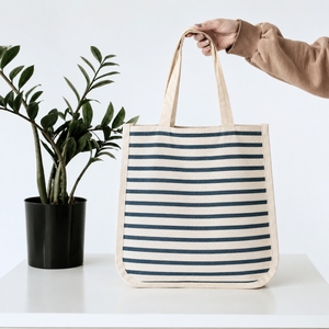 Sac fourre-tout en toile de coton biologique 100% résistant de la marque RAMESH EXPORTS |   Sac réutilisable à rayures bleues avec bandoulière et poignée supérieure, taille moyenne - Product Image 5
