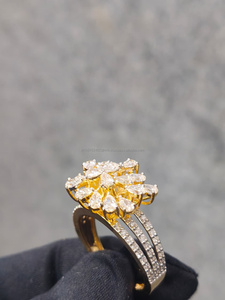 Anillo de Diamantes de Corte Pera de Lujo en Oro Amarillo, Elegante Joya de Compromiso para Mujer, Diseño Personalizado Fino, Estilo de Alta Calidad Premium - Product Image 4