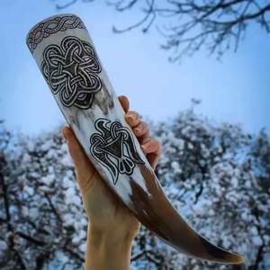 Cuerno Vikingo de Búfalo para Beber, Hecho a Mano, Taza para Cerveza y Vino, Ecológico, de Grado Alimenticio, Diseño Personalizado - Product Image 1