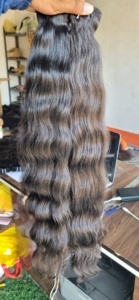 Belle trame de cheveux Remy indiens bouclés noirs épais sans enchevêtrement extensions de cheveux humains pour un look glamour - Product Image 4