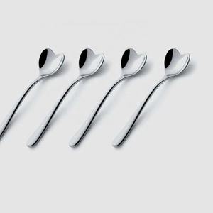 Cuillère et fourchette en forme de cœur, finition argent, forme mate, poignée ondulée, Table, Dessert, salade, serveur - Product Image 1