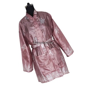 KS013 Hermosa Chaqueta Floral de Seda Vintage, Estilo Bohemio, Corta, Hecha a Mano, con Cierre de Cinturón, Kimono Corto de Sari Vintage - Product Image 6