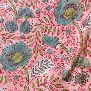 Tela de Algodón con Estampado Floral Rosa Hecho a Mano por Metro |   Estampado de Flores Azules Buta |   Textil Sanganeri Indio Hecho a Mano para Vestidos - Product Image 2
