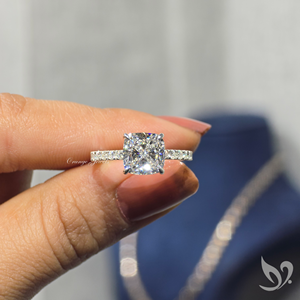 Anillo de Compromiso con Diamante Cultivado en Laboratorio de Corte Cojín de 3CT |   Anillo de Boda de Lujo de Oro Sólido de 10k con Certificado IGI - Product Image 5