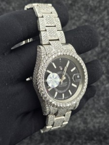 Reloj de Cuarzo para Hombre de Acero Inoxidable, 42 mm, Esfera Negra, Bisel con Diamantes, Resistente al Agua, Correa de 20 mm, Cierre Oculto de Lujo, 10 mm - Product Image 4