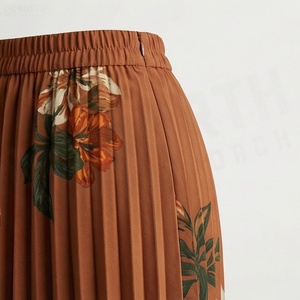 Jupe midi plissée florale pour femme, taille élastique, en mousseline, style confortable pour l'automne - Product Image 5