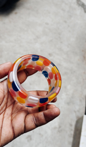 Brazalete de Resina Transparente con Diseño Personalizado, Flores Secas y Brillo, Joyería de Moda Hecha a Mano de Lujo para Mujeres y Niñas - Product Image 1