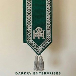 Collar de Regalia Masónica con Bordado de Hilo Metálico, Collar de Terciopelo Verde Personalizado, Símbolo de Pelícano Bordado a Mano, Flecos Plateados - Product Image 2