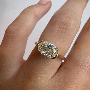 Bague de fiançailles classique en or massif 14 carats pour femme, sertie d'un émeraude de laboratoire taille solitaire à demi-clos, avec bande fendue, certifiée IGI, pour anniversaire - Product Image 2