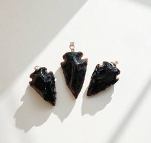 หัวลูกศรหินออบซิเดียนสีดำธรรมชาติแกะสลักด้วยมือ งานฝีมือประณีต ลายสลักรูปหัวใจ แฟชั่นกันน้ำ ยอดขายดี - Product Image 3