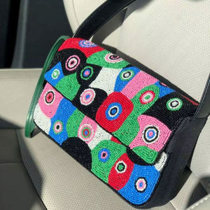 Sac à main artisanal multicolore perlé, forme rectangulaire, design moderne, sac baguette décontracté - Product Image 1