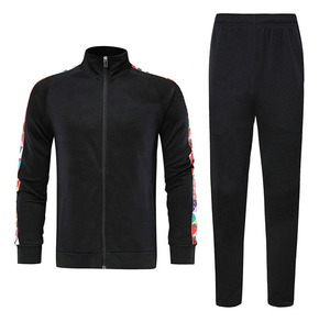Conjunto Deportivo Premium para Hombre, Chaqueta con Cierre Completo y Pantalones Negros, Mangas Estampadas, Estilo Deportivo, para Otoño, Corte Regular, Poliéster - Product Image 2