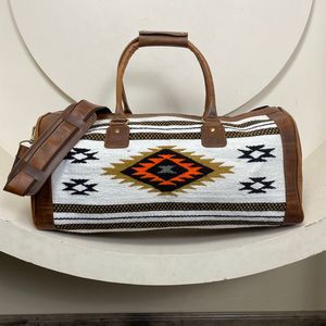 2025 accesorios de viaje bolsas de viaje al aire libre manta de sillín personalizada bolsa de Gimnasio Deportivo para mujeres bolsas de lona de cuero genuino bolsas de noche - Product Image 5