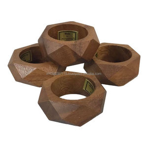 Ensemble de ronds de serviette en bois faits à la main pour la décoration de table à manger rustique parfait pour les mariages, les événements, les rassemblements et les dîners - Product Image 3