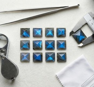 Superbe pierre de labradorite naturelle taille princesse, éclat bleu, pierre en vrac pour la fabrication de bijoux, vente en gros de pierres précieuses - Product Image 5