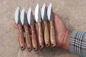 Couteau de chasse haut de gamme en acier au carbone avec manche en bois, couteau de chasse médiéval forgé à la main sur mesure - Product Image 6