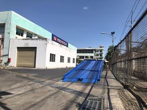 Conveniente rampa de carga móvil para montacargas 10T-S excelente para piso de contenedor combinado asiático nueva condición 1 año de garantía Vietnam - Product Image 2