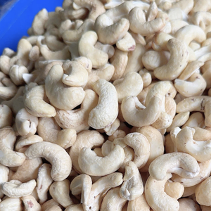 Fournisseur de confiance du Vietnam : Noix de cajou entières bio torréfiées du Vietnam W320, exportées vers l'Asie, l'UE et le Moyen-Orient - Product Image 1