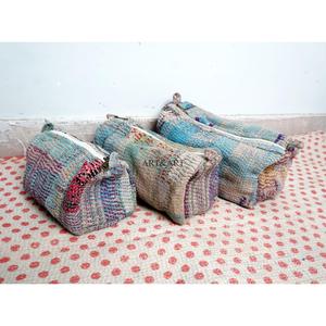 Prix de gros : Trousse de maquillage légère et polyvalente en coton matelassé, imprimé floral indien moderne au motif blocs, avec fermeture éclair - Product Image 2