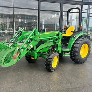 Potente tractor oruga 4x4 John Deere 4044R con implementos completos diseñado para la agricultura, resistencia y fiabilidad. - Product Image 4