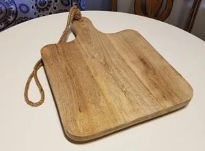 Tabla de Cortar de Madera de Acacia, Diseño Cuadrado Tipo Pala, Superficie Gruesa y Duradera, Segura para Cuchillos, Ideal para Cortar, Servir y Uso en la Cocina - Product Image 4