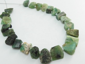 Tranche brute naturelle vert émeraude 8 pouces 10-15 mm de longueur environ, puce non taillée, nuage de pierres, plaque PMEGEMSBEADS, certifié par un tiers - Product Image 4