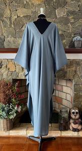 เดรสยาวคอวีผ้าเรยอนสีเทาอมฟ้าย้อมมือไซส์พลัส - Product Image 4