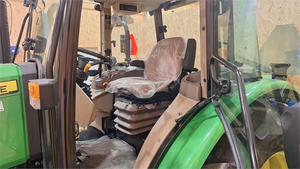 Tracteur agricole John Deere 5075-E - Product Image 3