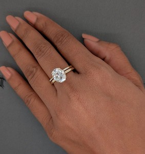 Anillo de Compromiso con Halo Oculto de Moissanita de Corte Ovalado de 2.90 Ct, Oro Blanco/Amarillo de 14K, Lujoso Anillo de Boda y Aniversario para Mujer - Product Image 4