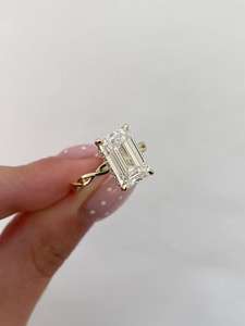 Anillo de Halo con Diamante Cultivado en Laboratorio de 3.01CT VS1, Corte Esmeralda, Oro Sólido de 18K, Anillo de Compromiso Único para Parejas - Product Image 6