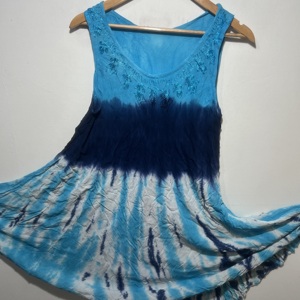 เสื้อทูนิคโบโฮสีน้ำเงินลายมัดย้อมแบบไม่มีแขน คอทรงโอ สำหรับผู้หญิงที่สง่างาม |   ชุดเดรสลำลองทรงหลวมสำหรับฤดูร้อน - Product Image 1