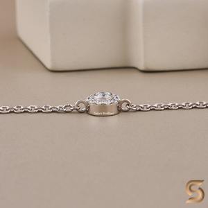 Pulsera Delicada con Halo de Flores, Pulsera Minimalista con Diamantes Redondos para Ella, Pulsera de Cadena Floral Delicada, Joyería Brillante para Uso Diario - Product Image 6