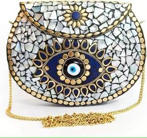 Bolso de Mano Metálico para Mujer, Hecho a Mano, Artesanal, con Decoración de Cadena, Clutch de Alta Calidad - Product Image 1