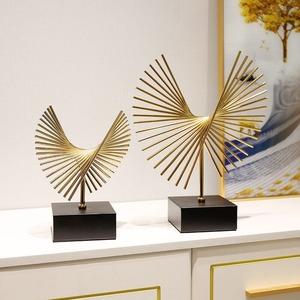 Sculptures Métalliques Haut de Gamme : Statues d'Art Décoratives pour la Maison, le Salon, le Bureau, l'Hôtel, le Jardin et la Collection d'Intérieur - Product Image 4