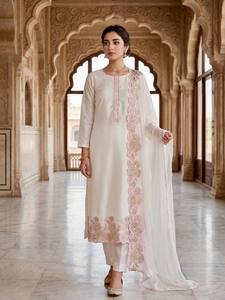 Ensemble Kurta et pantalon en coton brodé blanc avec dupatta pour femme, tenue traditionnelle indienne et pakistanaise, coupe décontractée longueur cheville - Product Image 2