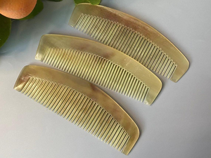 Peine de Cuerno de Vaca Auténtico Antiestático para Hombre, Diseño Náutico, Pulido, de Alta Calidad para Alisar el Cabello - Product Image 2