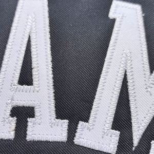 Maillot de basket-ball Urban Elite |   Ventilation découpée au laser 3D |   Tissu en maille rétro |   Maillot de basket premium avec détails côtelés - Product Image 4