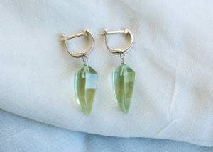 Pendientes Elegantes de Plata de Ley 925 con Amatista Verde Natural Corte Espada, Brillo Radiante - Product Image 2