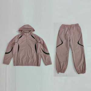 Chaqueta Deportiva Unisex Rosa con Capucha, Ligera, de Poliéster, Estilo Deportivo, para Primavera, de Secado Rápido, Color Sólido - Product Image 4